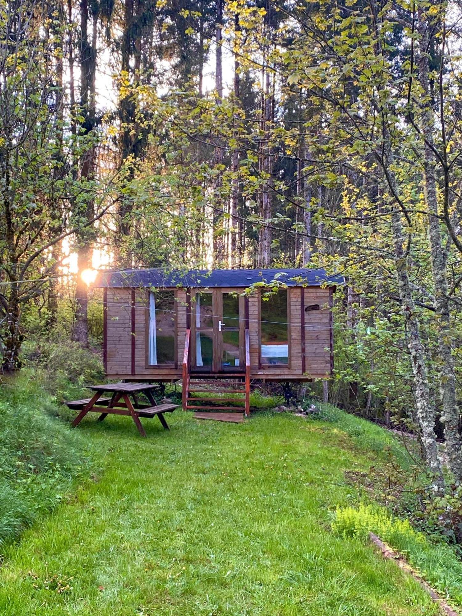 Camping-Chalets La Faviere Lac des Rouges Truites Exteriér fotografie